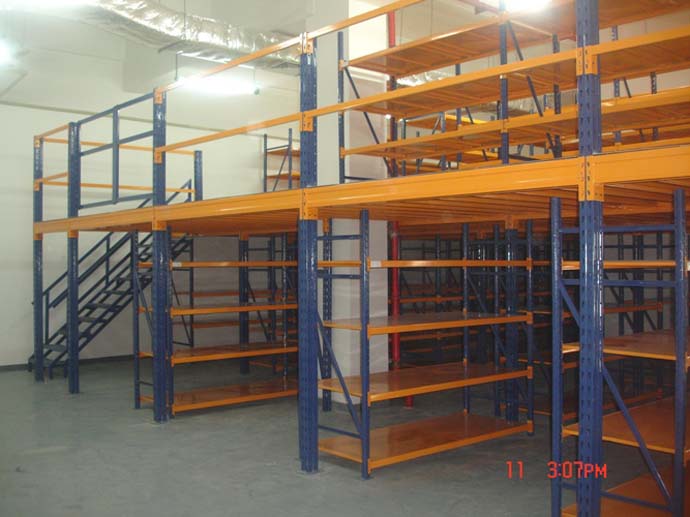SS400 Steel Mezzanine Floor Racking With Polywood Floor